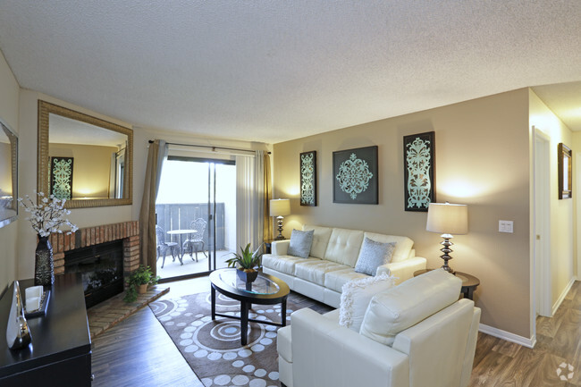 2 BR, 2 BA - 924 SF
