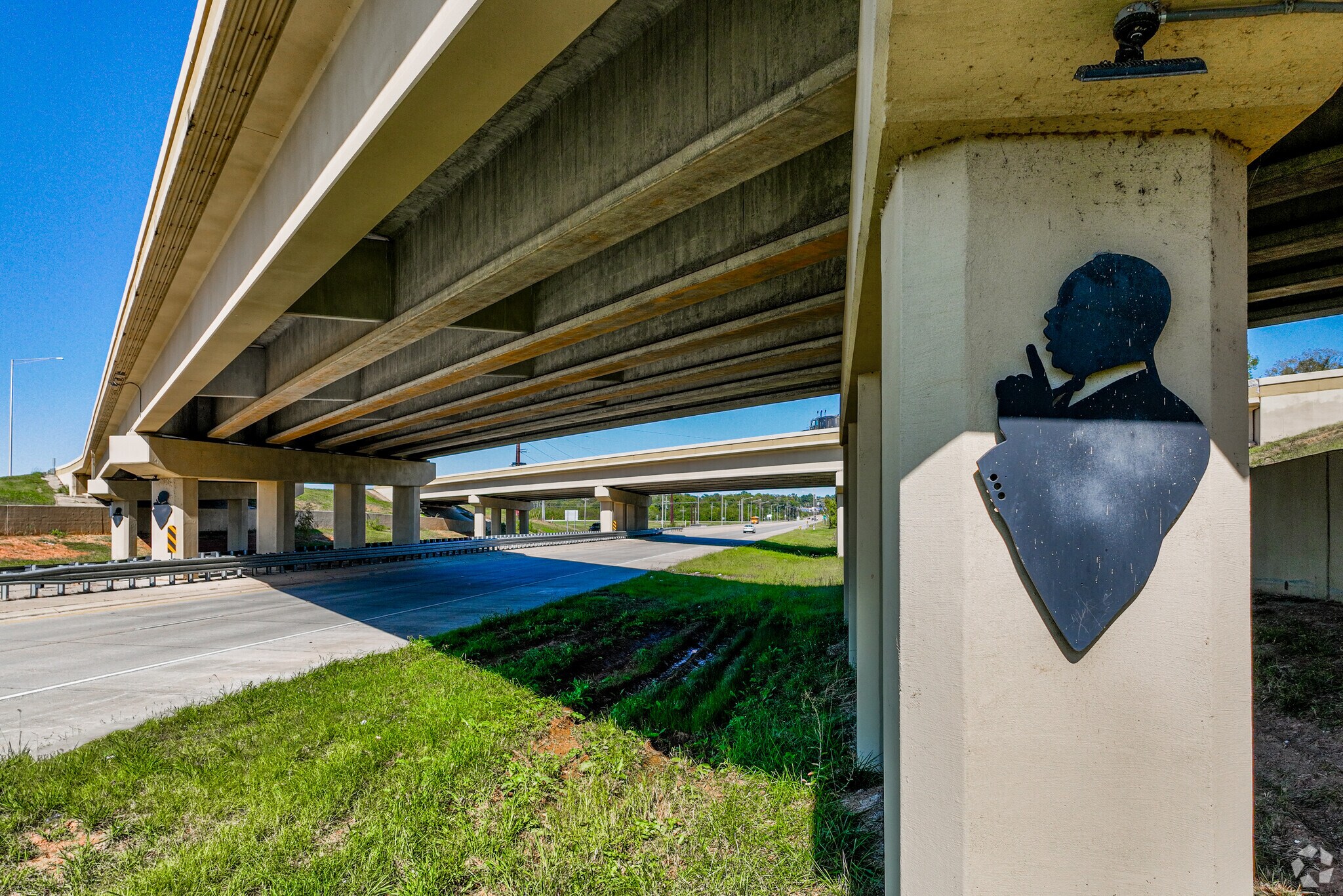 Martin Luther King Jr overpass shows the art of Martin Luther King Jr.