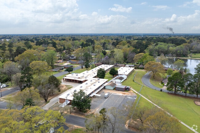 E.S. Richardson Elementary School is part of the Webster Parish Public School system.