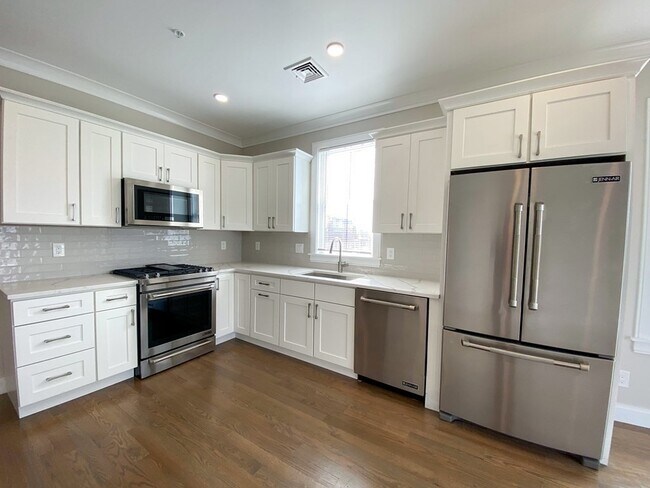 134 Chelsea St unit 3, Boston, MA 02128 - photo 3