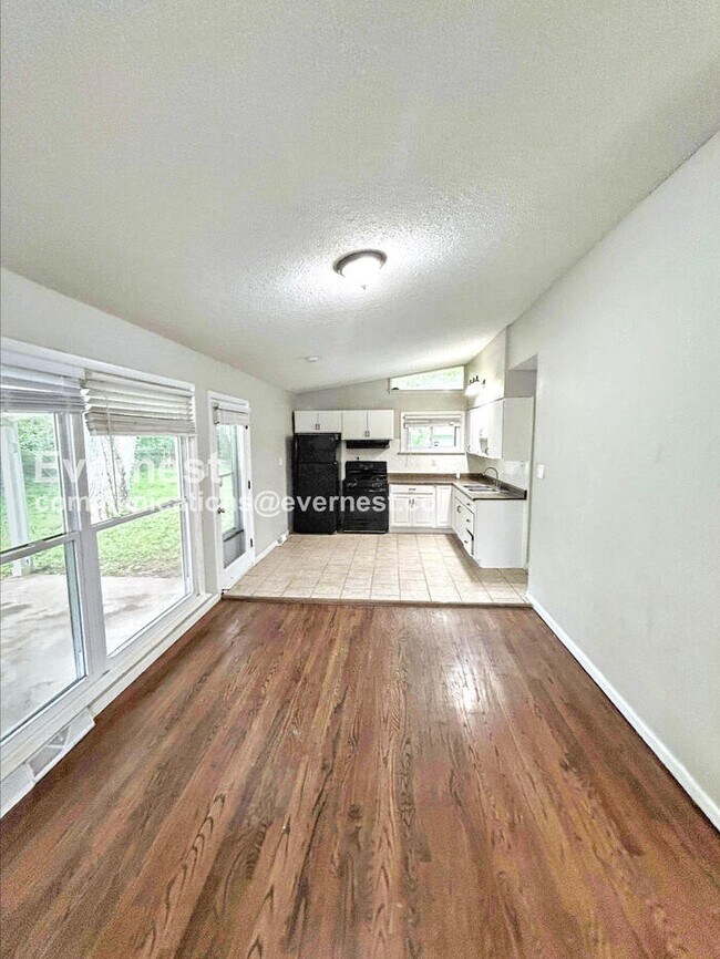 1130 Trampe Ave, Saint Louis, MO 63138 - photo 3