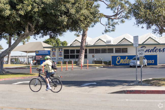 Enders Elementary School is easy to bike to from within Garden Grove.