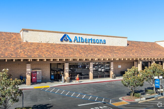 Albertsons gives Fallbrook residents access to fresh produce.
