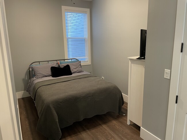 1841 W School St unit 1, Chicago, IL 60657 - photo 4