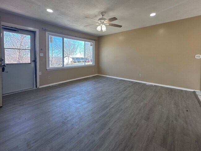 1119 N Atherton Rd, Independence, MO 64056 - photo 5