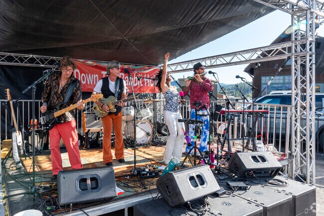 Local bands bring high energy to Historic Truckee Thursday with the community to cheer them on.