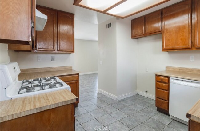 2260 E Ave Q4, Palmdale, CA 93550 - photo 5