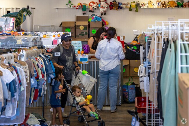 Families love the locally owned Little Bird Nesting Co for it's second hand clothes near San Clemente.