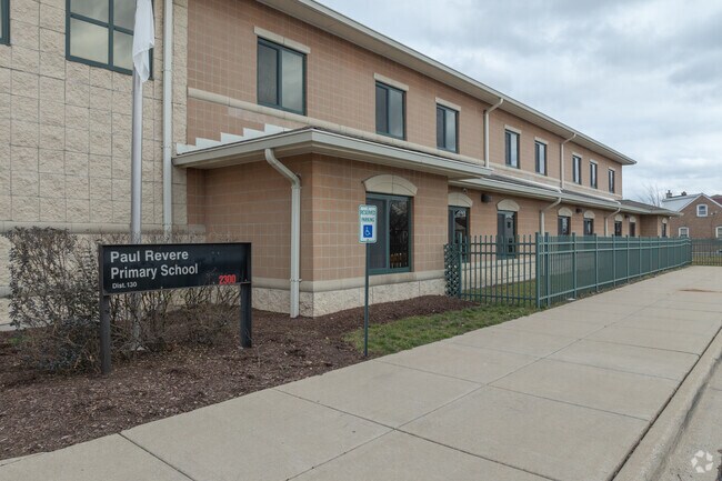 Your kids will enjoy learning in the inspiring atmosphere of Paul Revere Primary School.