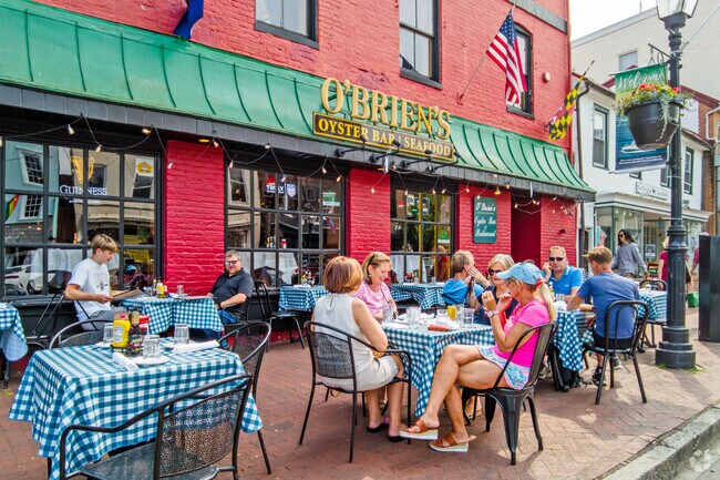 Cape St. Claire residents can enjoy many nearby outdoor dining options.