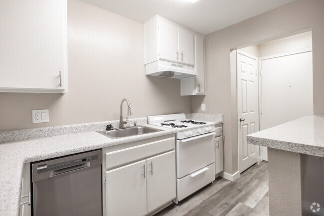 Fountain Creek Apartments, Long Beach, CA 90804 - photo 6