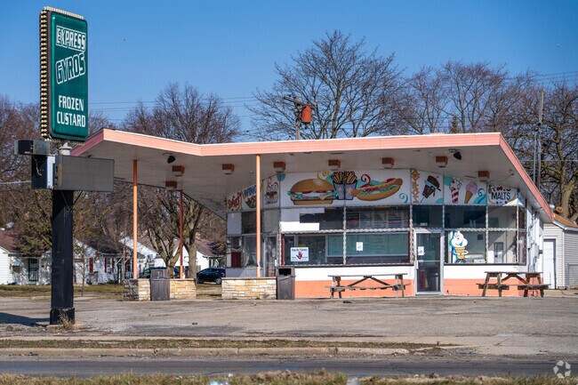Express Gyro is the local lunch spot for Hampton Heights residents in Milwaukee, WI.