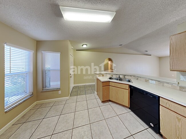 24746 Mary Beth Ct, Land O Lakes, FL 34639 - photo 3