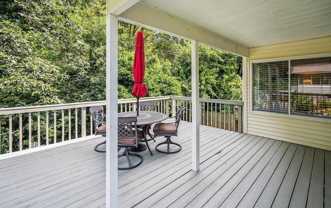 276 W Meadowland Ln, Sterling, VA 20164 - photo 4