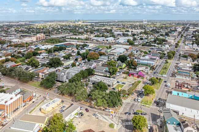 Saint Claude is just minutes from Interstates 10 and 610.