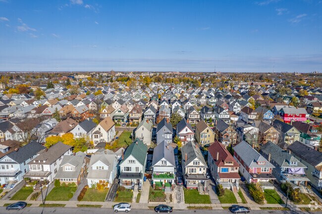 Willert Park showcases a mix of housing styles, including Victorian-style homes.