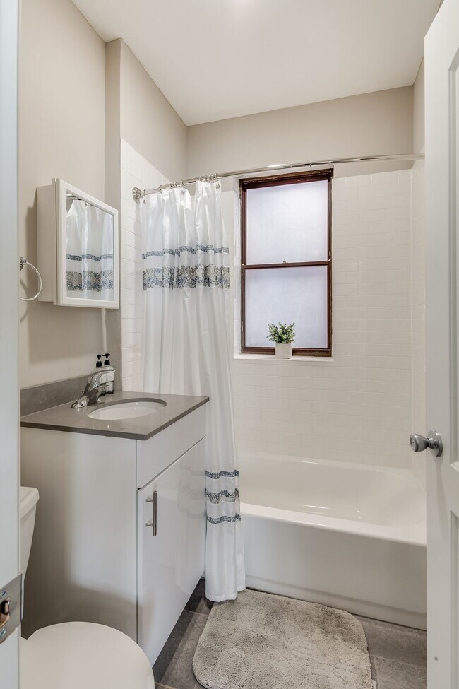 Maynard At Elaine Place, Chicago, IL 60657 - photo 4