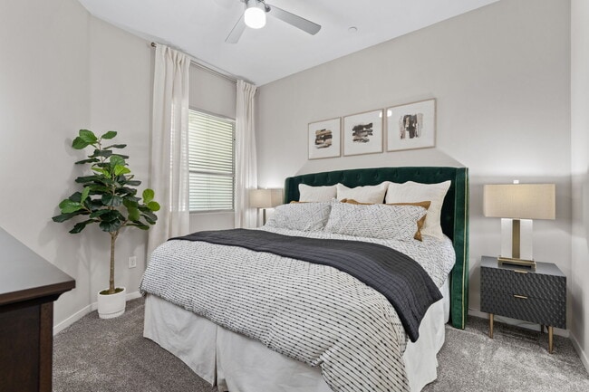 Axis Camelback, Phoenix, AZ 85014 - photo 5