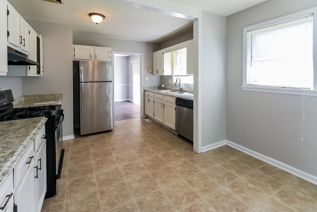 308 Rebecca Ct, Stockbridge, GA 30281 - photo 7