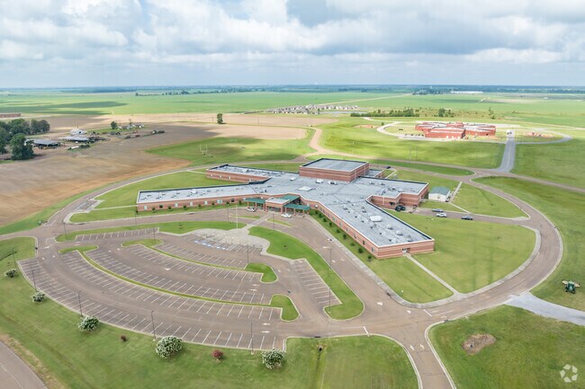 Lake Cormorant Middle School is located next to Lake Cormorant Elementary School.