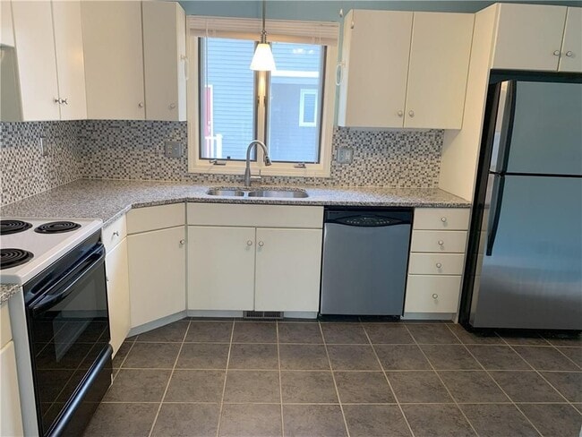 68 Locust St, Providence, RI 02906 - photo 6