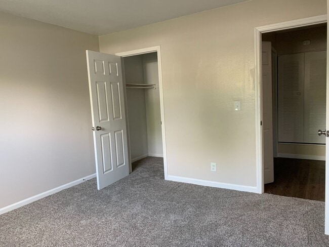 The Village on University, Peoria, IL 61614 - photo 7