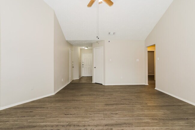 7318 Sunlight Ln, Houston, TX 77095 - photo 3