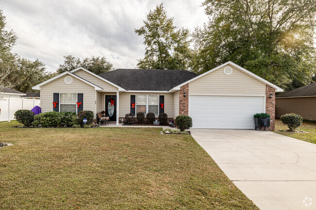 Modern Ranch homes are found throughout Macclenny.