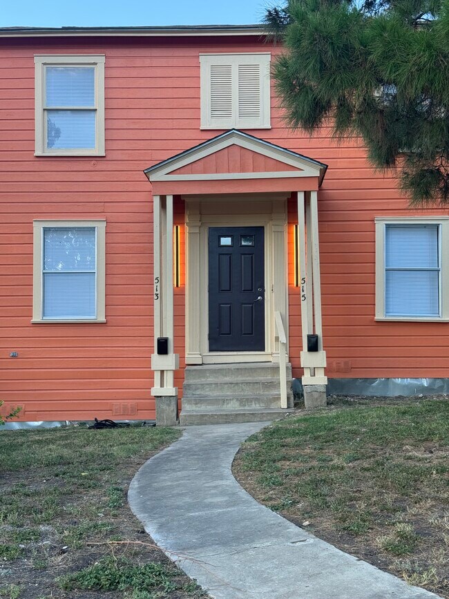 513 Eleanor Ave unit downstairs duplex, San Antonio, TX 78209 - photo 3
