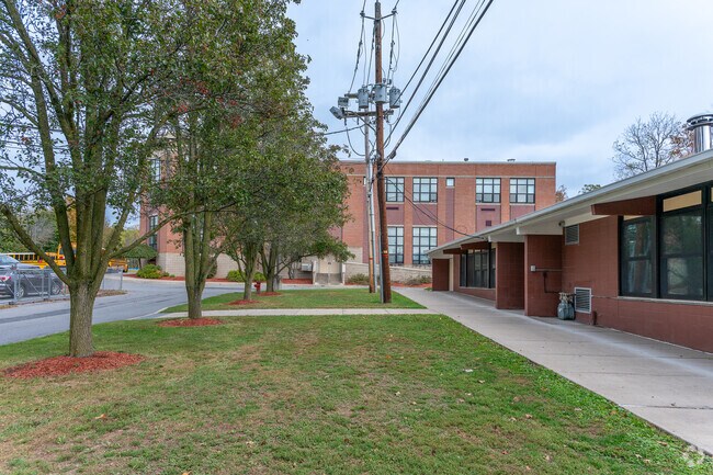 S. S. Seward Institute serves grades 6 through 12 and earns a B rating from Niche.