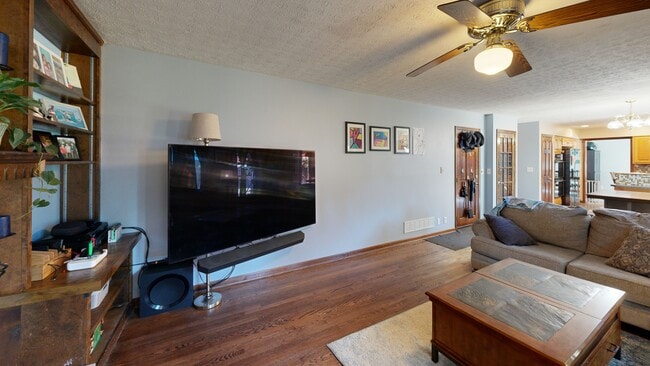 7406 Wesboro Rd, Louisville, KY 40242 - photo 2