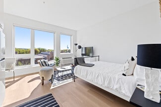 337 7th St W, Saint Paul, MN 55102