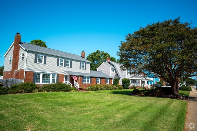 Colonial Revival style homes line the waterfront street in Wythe.