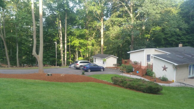 8 S Dory Roe Rd unit rm2, Branchville, NJ 07826 - photo 2