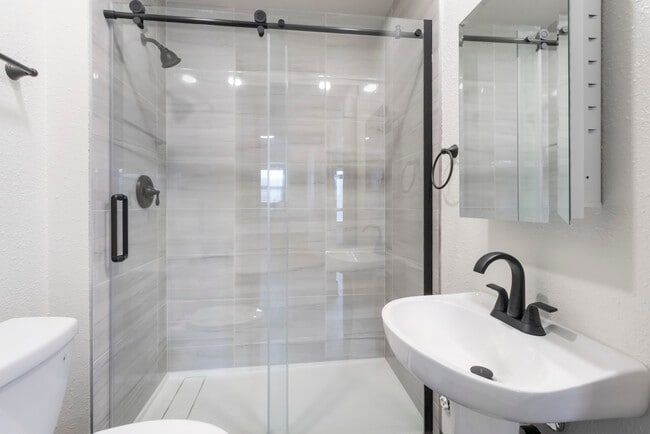 Kensington and Lauriston, Tacoma, WA 98402 - photo 5