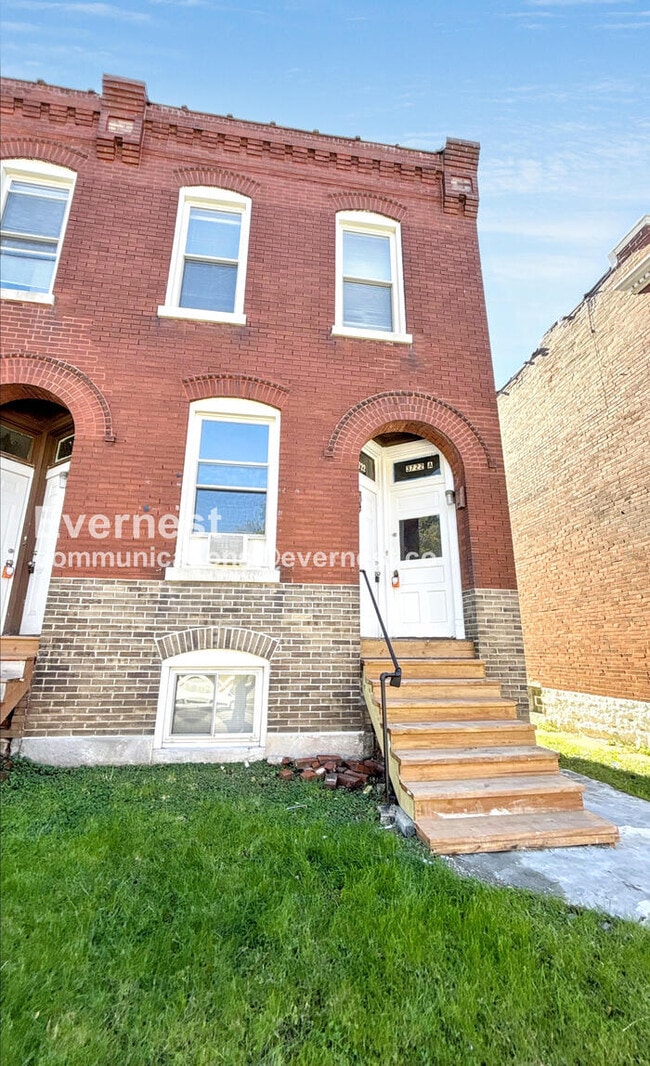 3722 Fairview Ave, St. Louis, MO 63116