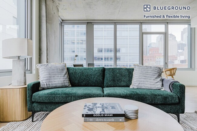 165 N Desplaines St unit FL10-ID1140, Chicago, IL 60661 - photo 2