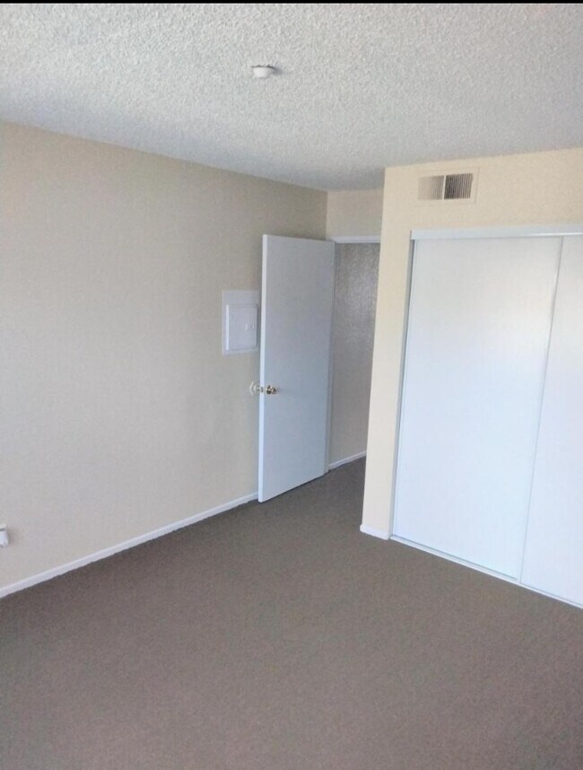 Arrow Apartments, Fontana, CA 92335 - photo 6