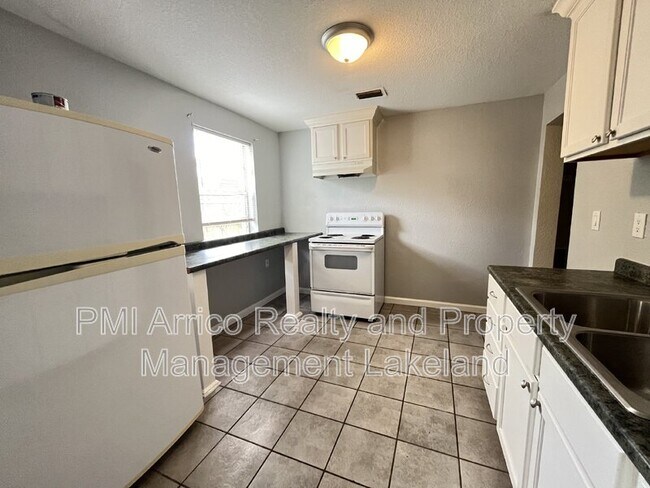217 Mckean St unit B, Auburndale, FL 33823 - photo 5