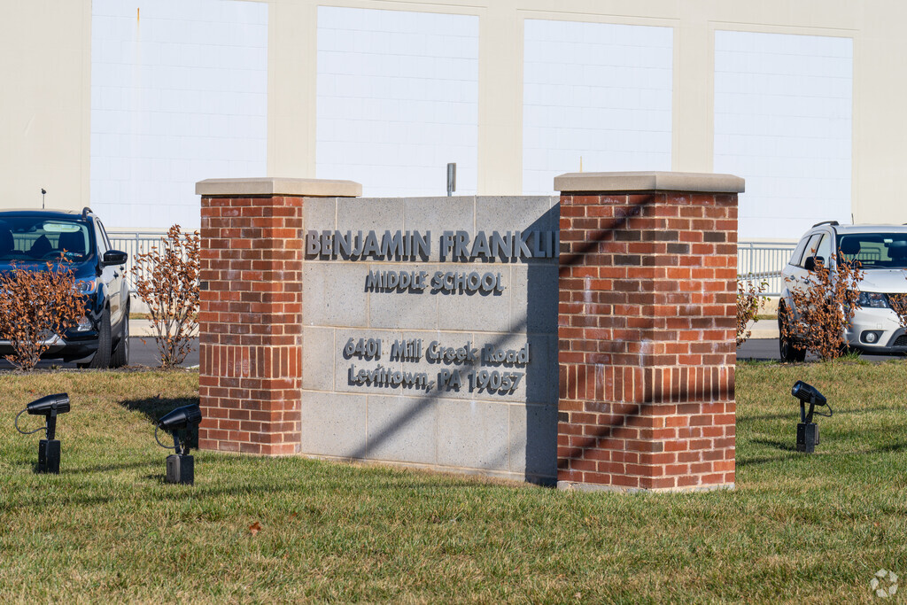 Benjamin Franklin Middle School serves 729 students.
