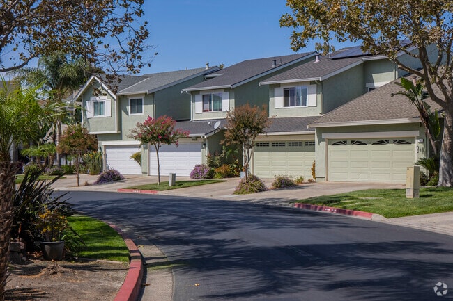 Single family townhomes are popular in Downtown Pittsburg.