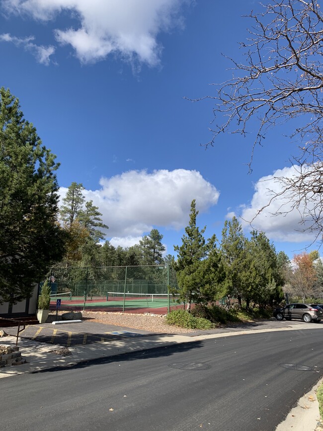 Community amenities include pool, pickle ball, tennis, bocce and close to hiking trails