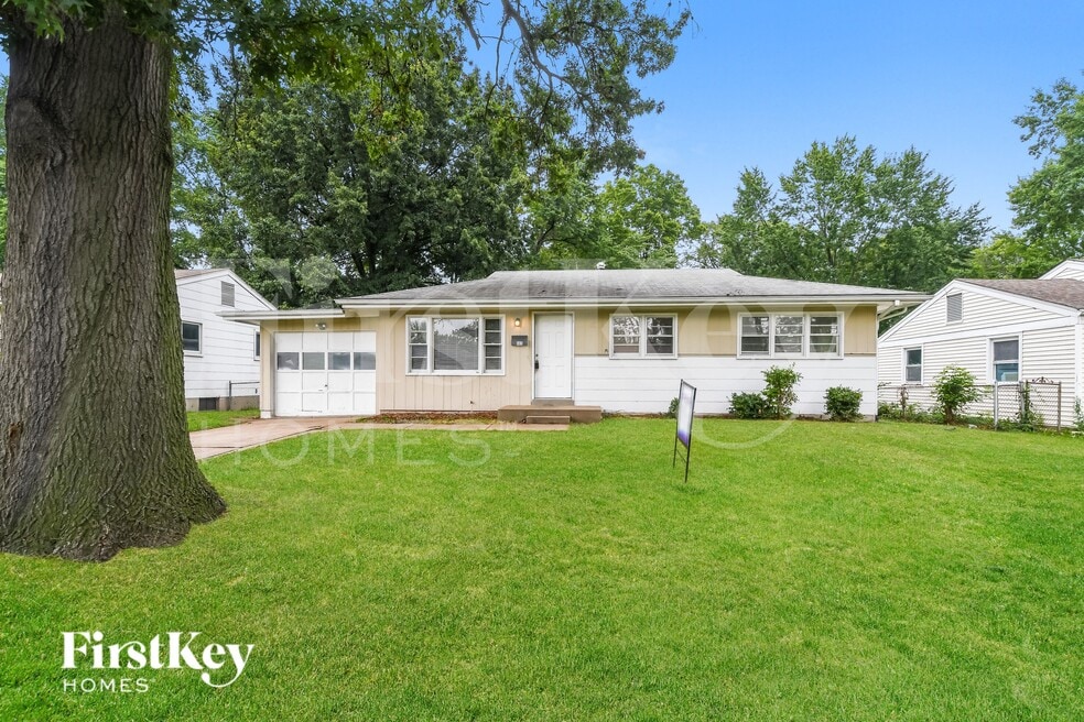 665 Mark Twain Dr, Florissant, MO 63031 - photo 1