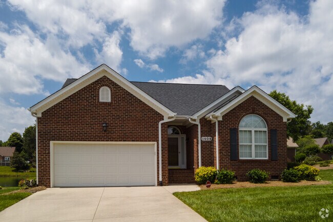 Newer houses on Davenport Ct in Abbotts Creek.