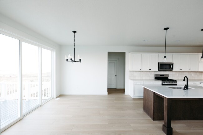 1536 W Russo Dr, Saratoga Springs, UT 84043 - photo 5