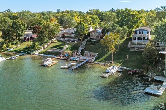 Homes along Lake Shore Drive have their own private docks and lake access in Round Lake Park.