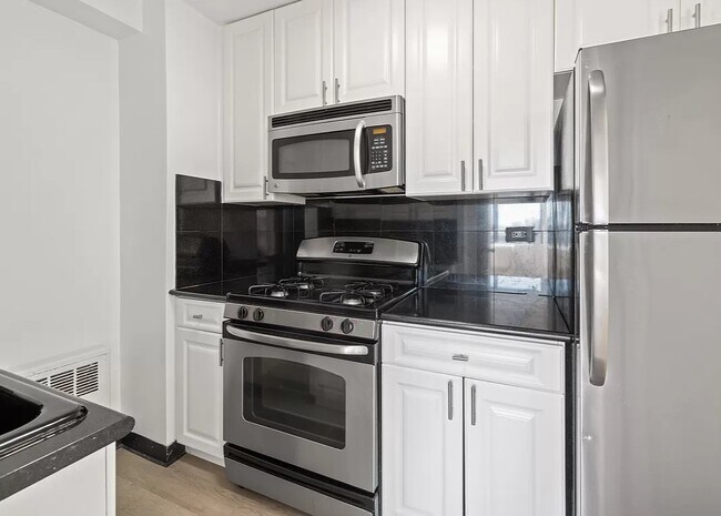 308 W 48th St unit 3, New York, NY 10036 - photo 4