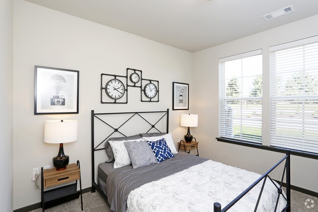 2BR,2BA,1088SF - Grand Courtyard