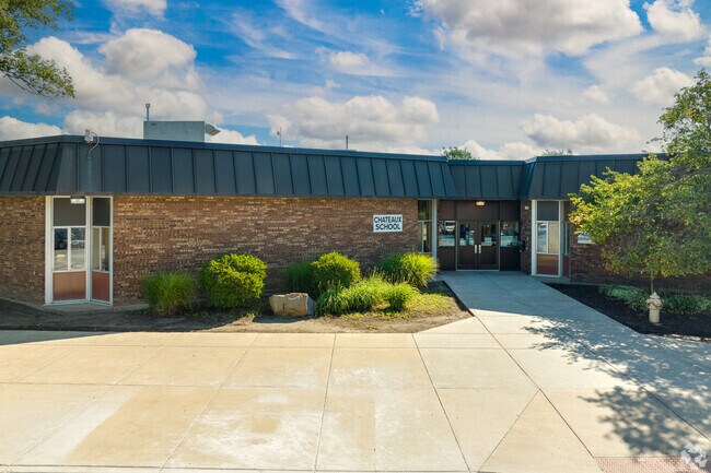 Chateaux grade school is one of the top schools in the Chateaux-Versailles, Hazel Crest area.