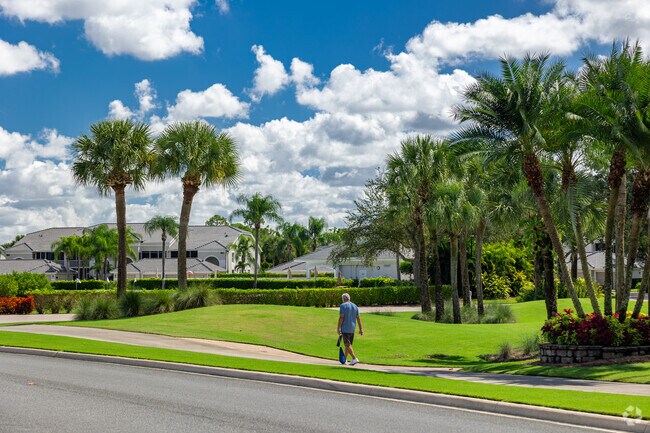 Heritage Palms has lots of pathways and walkable areas.